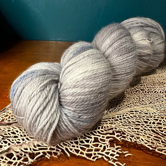 NWT - Rare & Authentic Bumblebee Acres Hand-Dyed Yarn Skein - Through the Stones - Picture 1 of 4